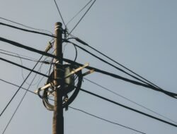 PLN dan Kementerian ESDM Kawal Program Listrik Desa di Kayu Tanam